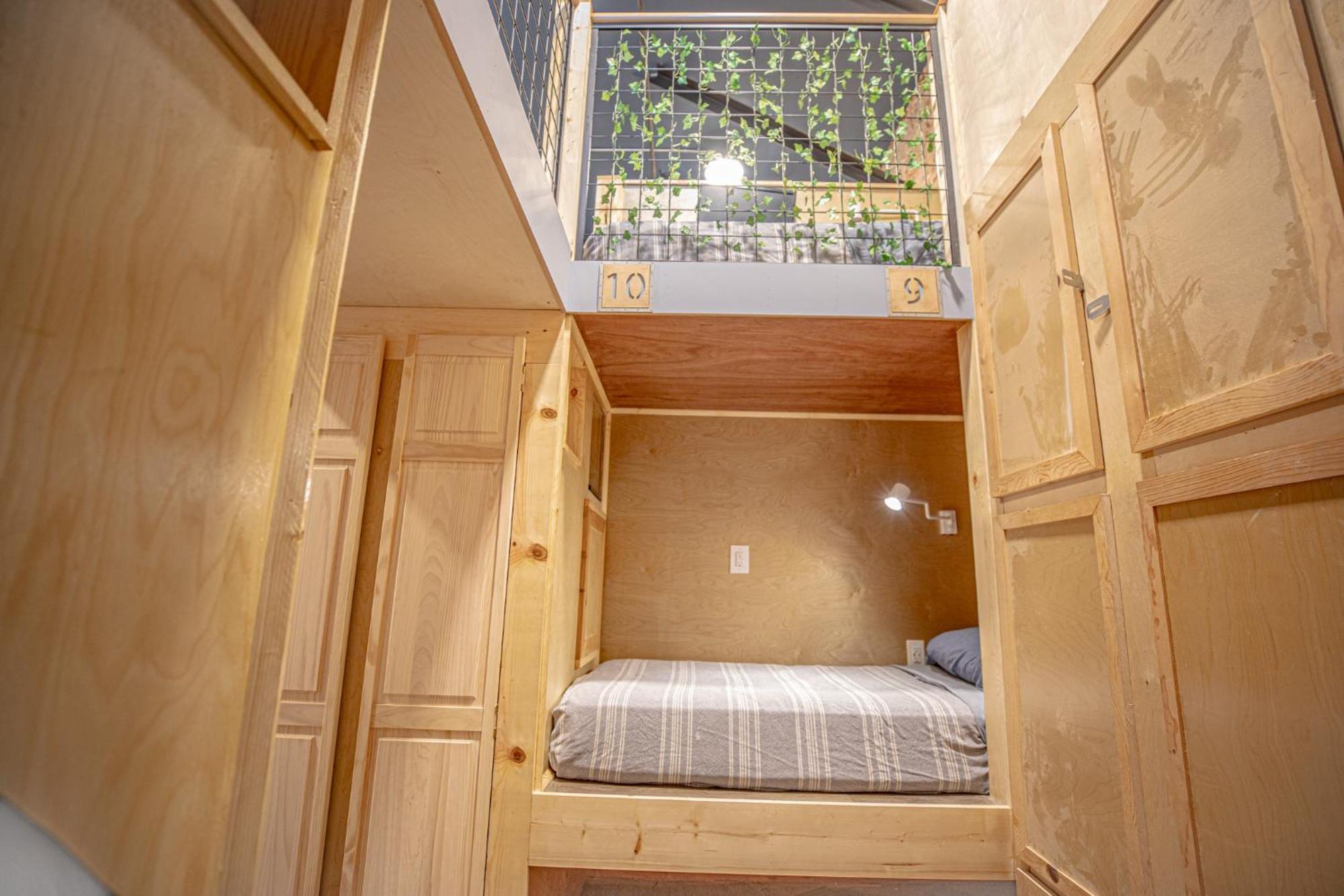 Social Stays - Santa Barbara'S First Hostel On State Street Exterior foto