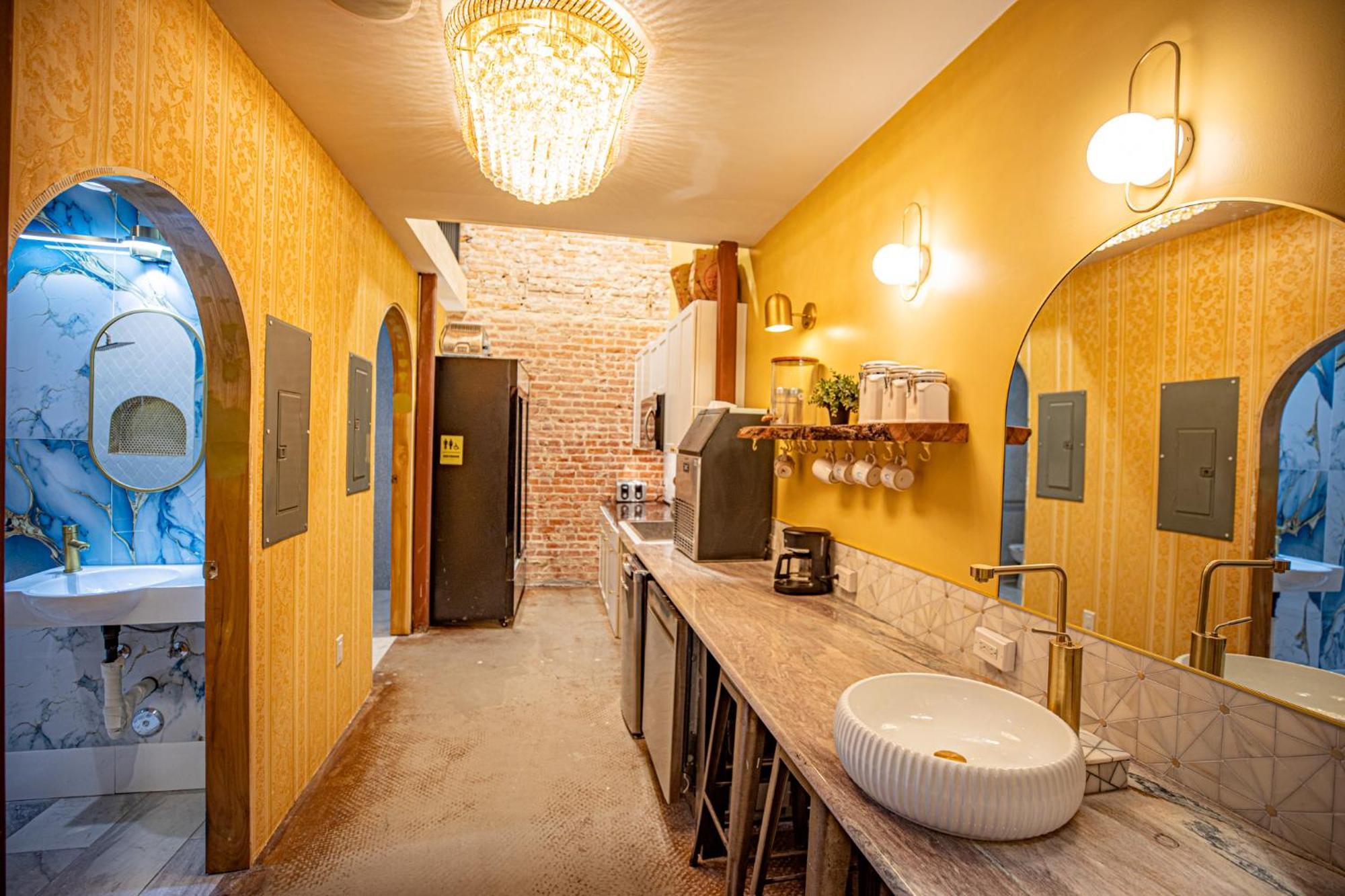 Social Stays - Santa Barbara'S First Hostel On State Street Exterior foto