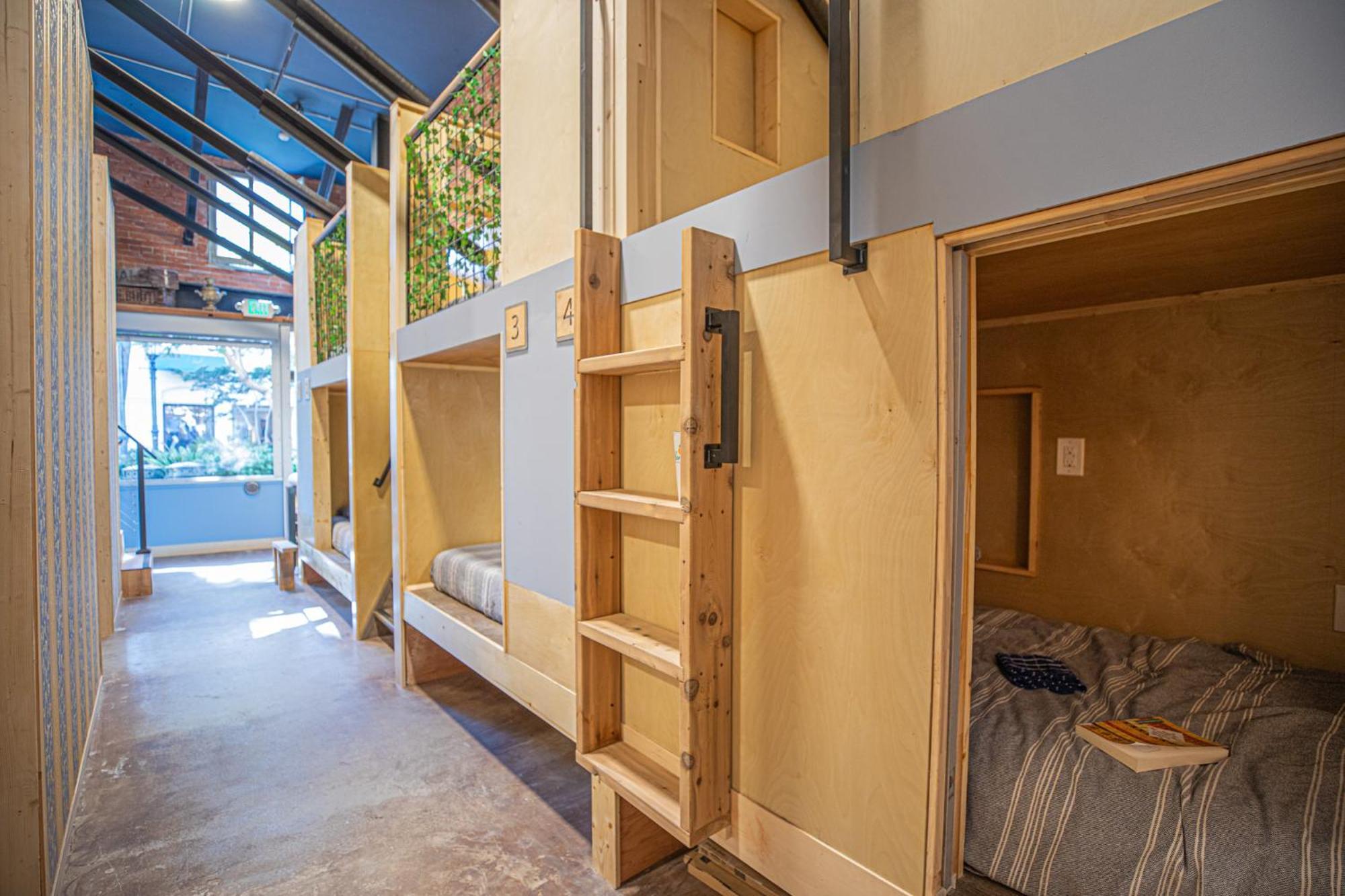 Social Stays - Santa Barbara'S First Hostel On State Street Exterior foto