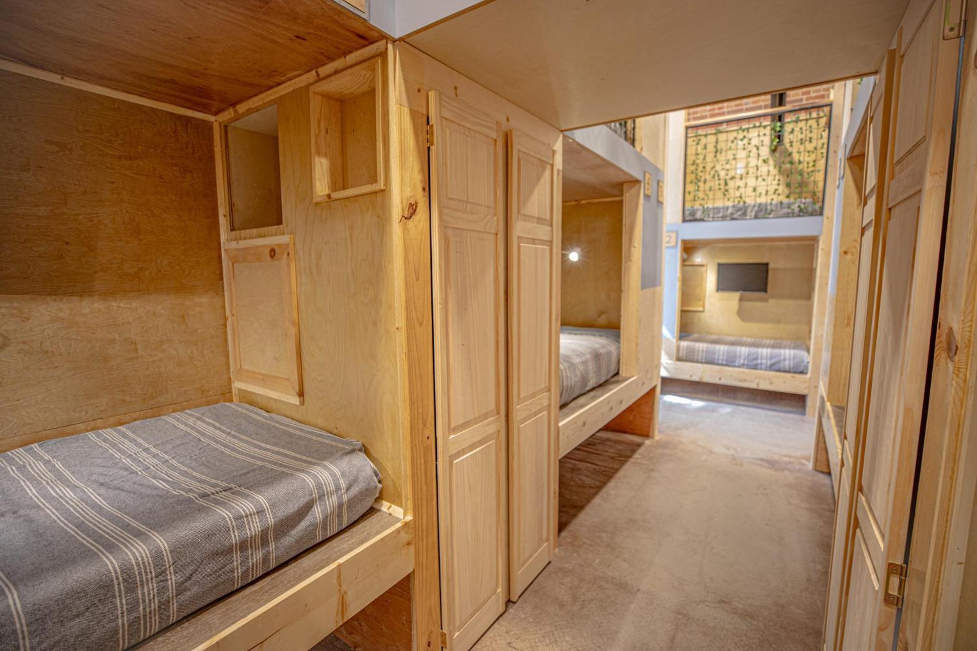 Social Stays - Santa Barbara'S First Hostel On State Street Exterior foto