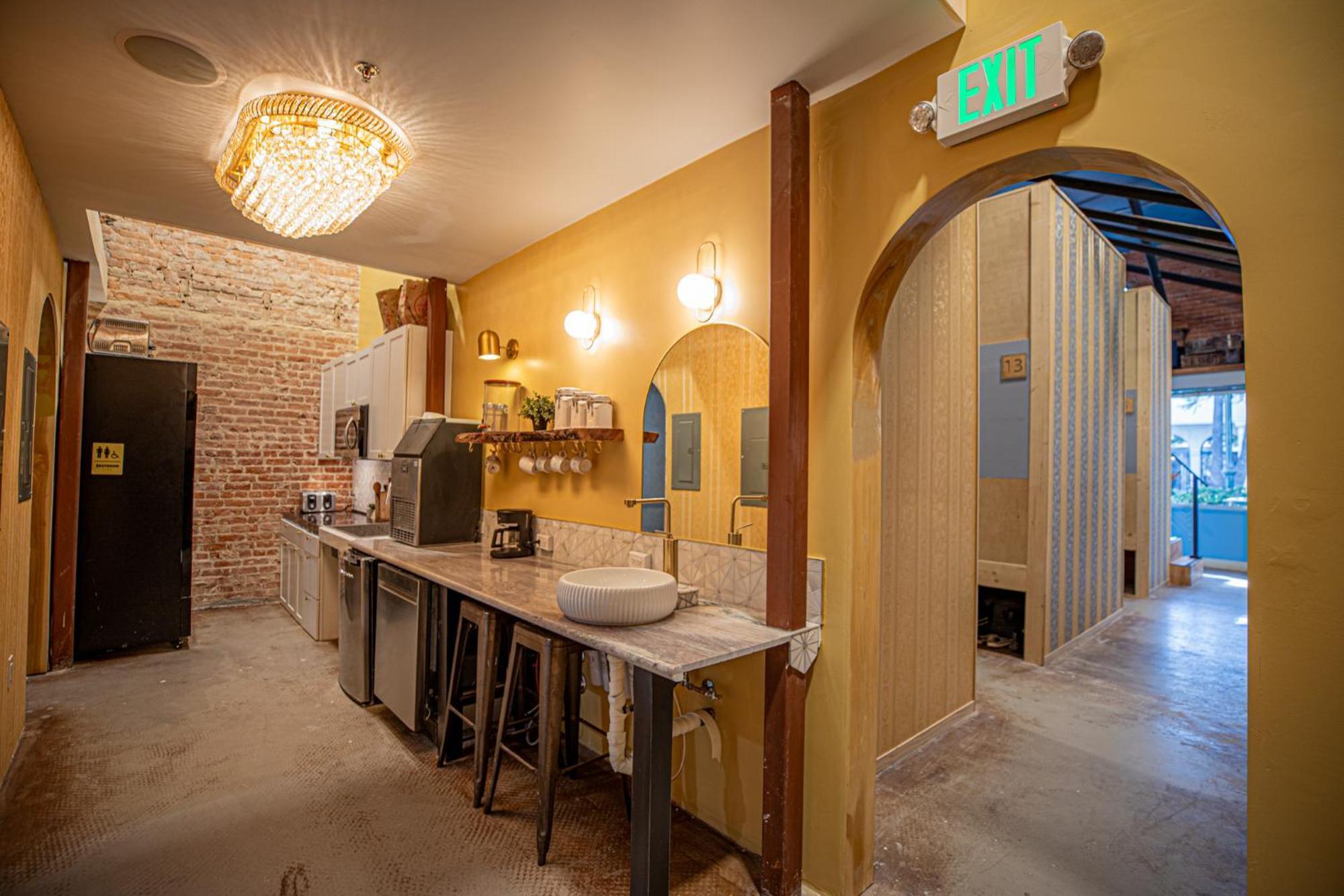 Social Stays - Santa Barbara'S First Hostel On State Street Exterior foto