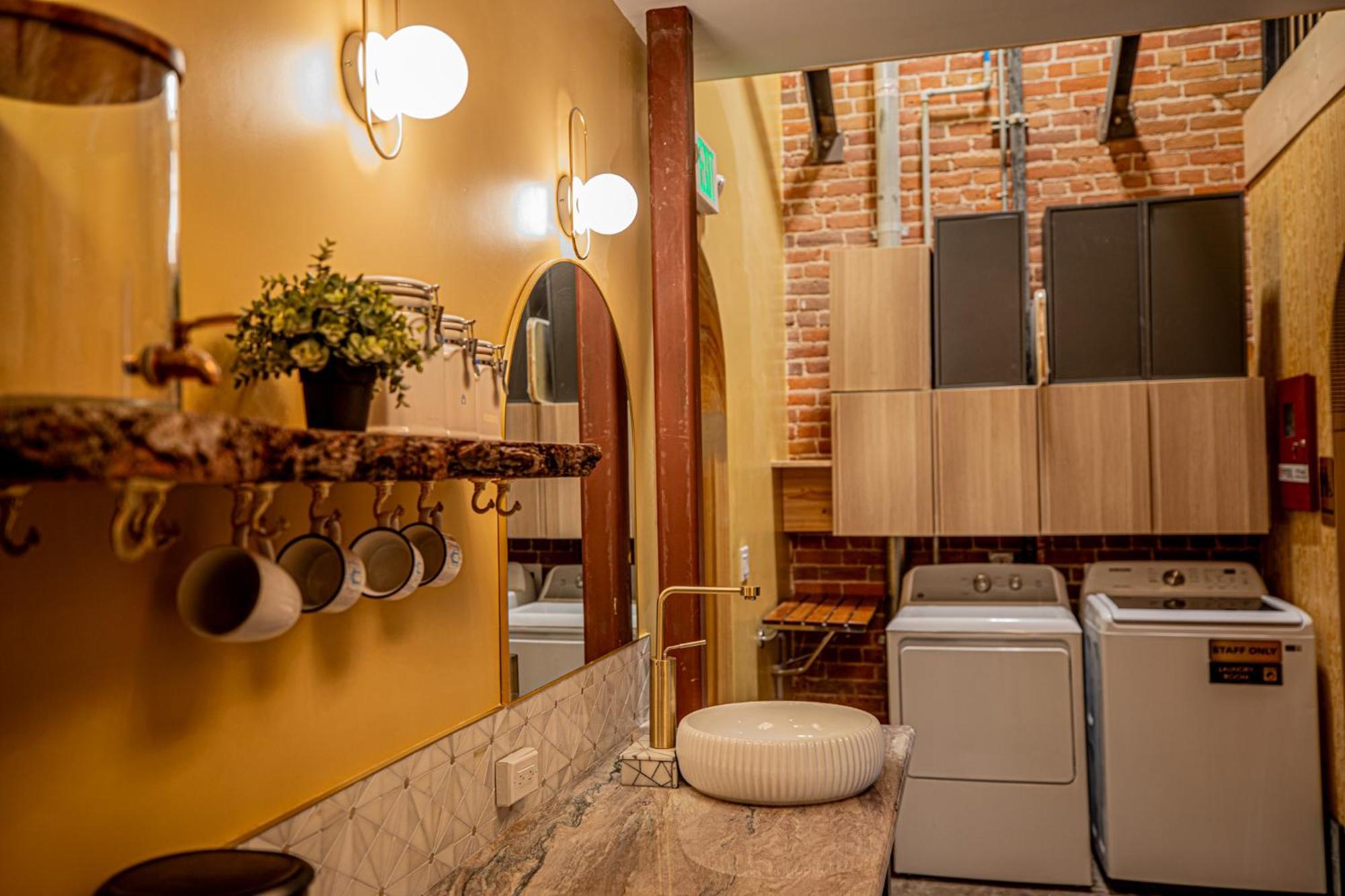 Social Stays - Santa Barbara'S First Hostel On State Street Exterior foto