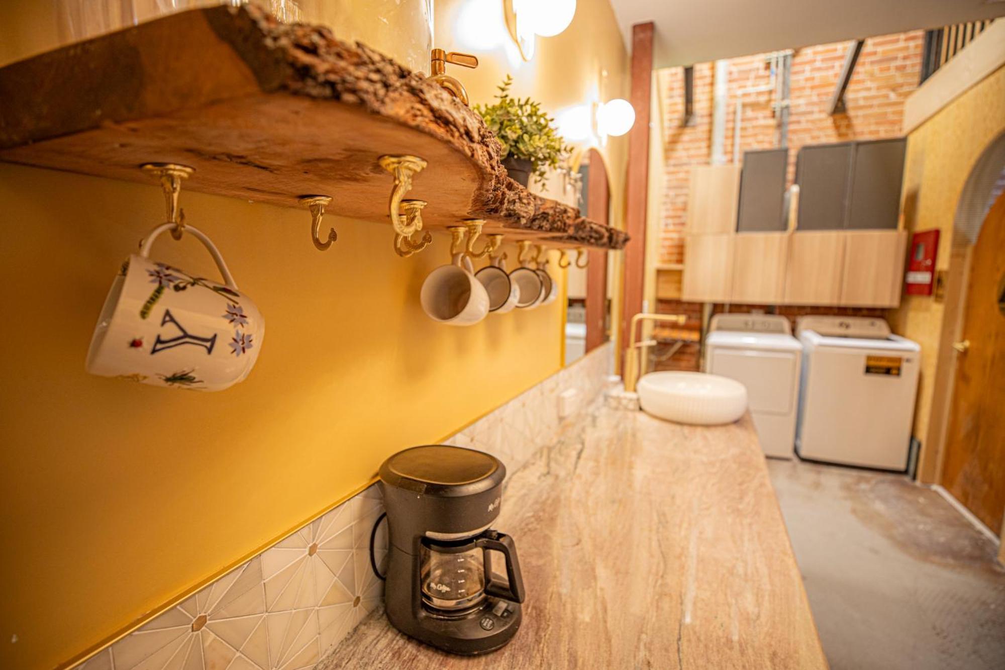 Social Stays - Santa Barbara'S First Hostel On State Street Exterior foto
